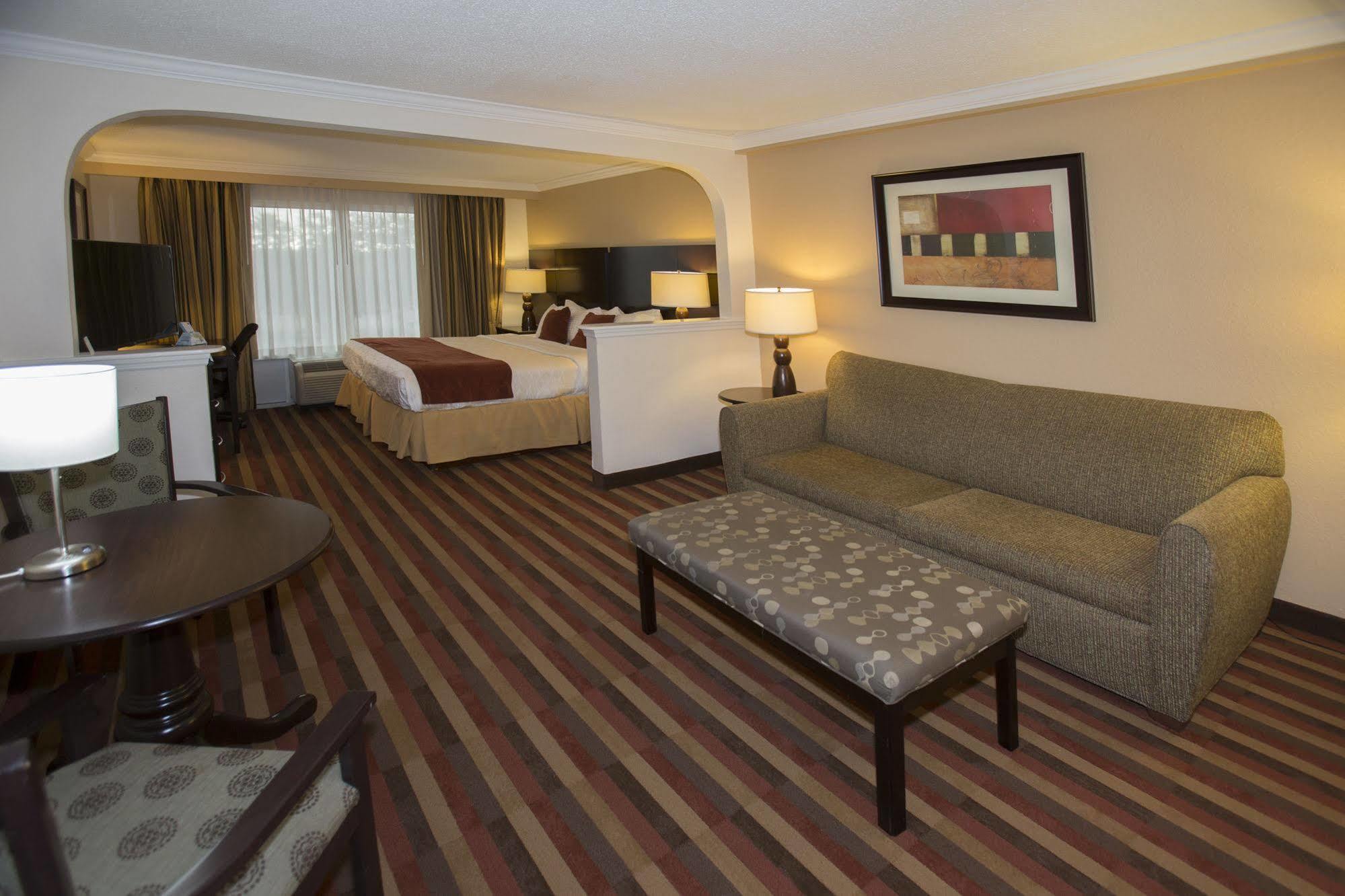 Best Western Plus Ambassador Hotel 3*